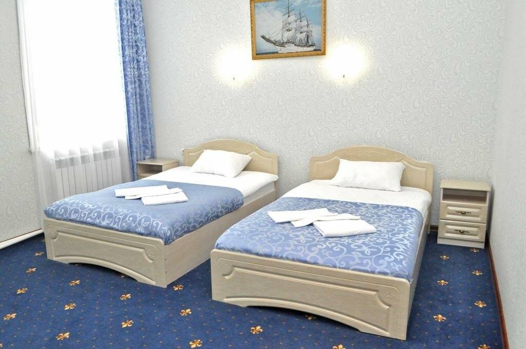 Номер комфорт улучшенный с 2 односпальными кроватями (с завтраком)